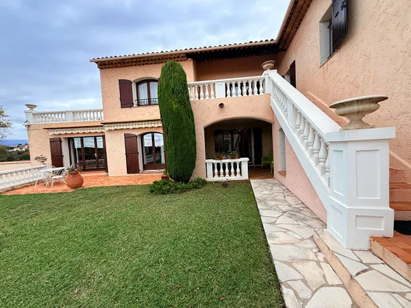 Maison à vendre à Saint Paul de Vence - 7 pièces, 5 chambres, 310 m² 