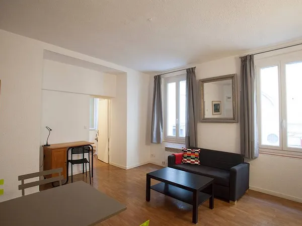 Loue 2 pièces meublées Avignon (84) Intra Muros, 34m² 