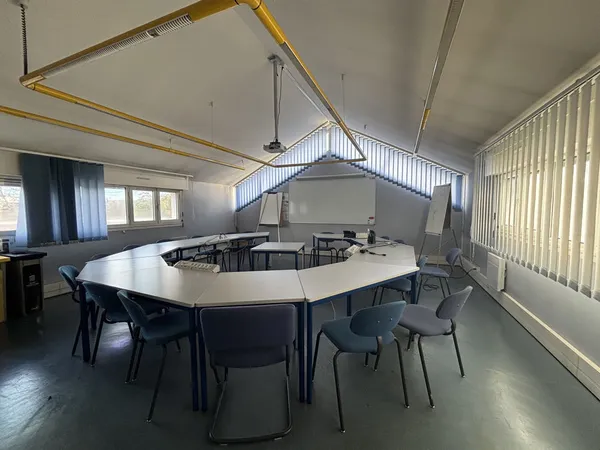 A VENDRE Dpt 81 INVESTISSEMENT Graulhet local professionnel bureaux et activité 