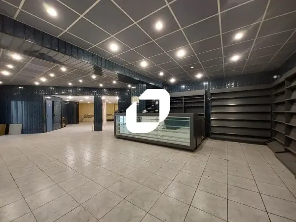 Location Commerce Nimes 30000 