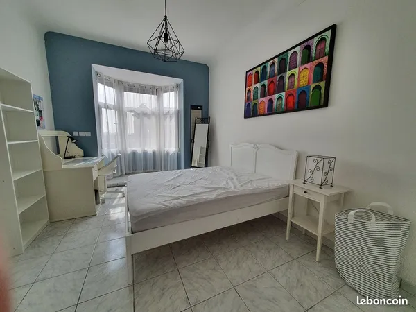 Grande chambre dans une colocation à Roubaix 
