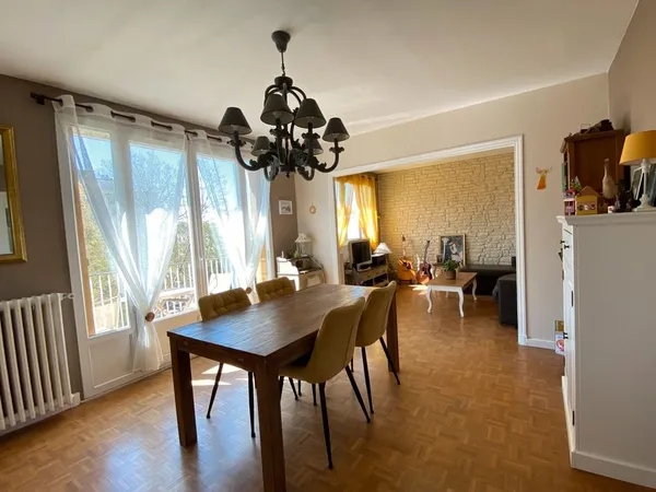 Appartement 5 pièces 90m² - calme - vue sur parc - balcon - cave 