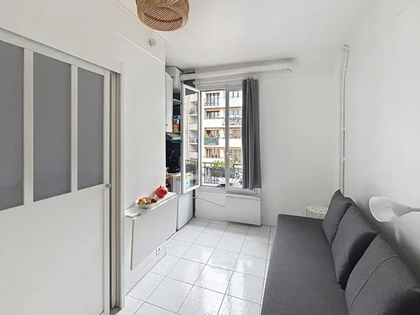 Vends STUDIO 12.20m² - Métro VAUGIRARD - Paris 15ème 