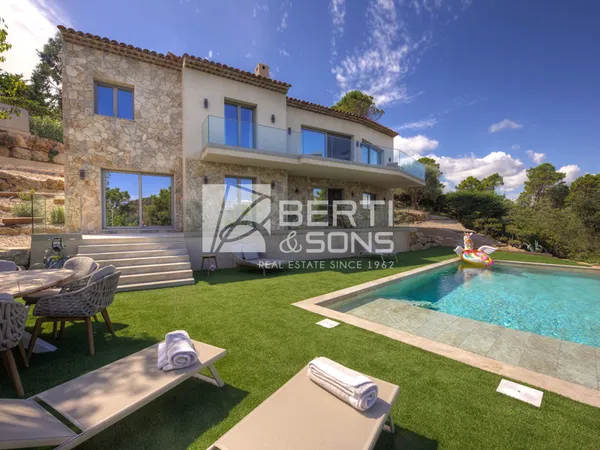 MANDELIEU QUARTIER LA NAPOULE VILLA 290M² 4 CHAMBRES PISCINE A PIED DES COMMERCES ! 