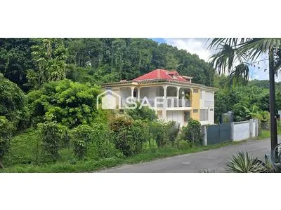 Villa au coeur d'un cadre verdoyant 