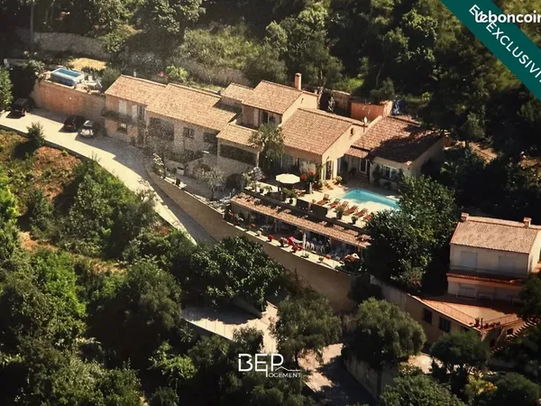 Maison 21 pièces 650 m² 