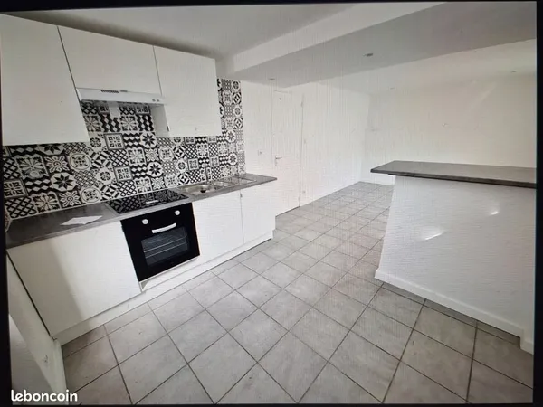 Appartement T2 bis+Terasse+parking+local 
