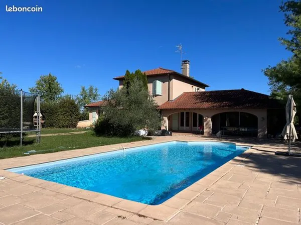 Maison 8 pièces 240 m² 