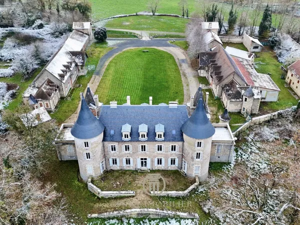 Domaine d'exception sur 13 hectares Gros oeuvre rénové Fort p 