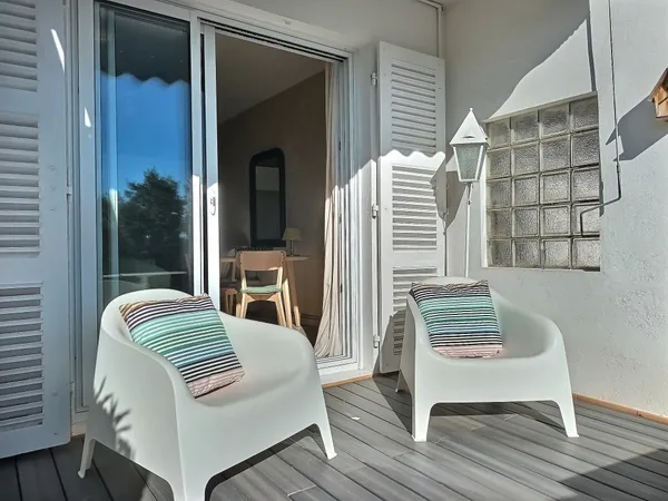 APPARTEMENT VUE MER AU LAVANDOU 