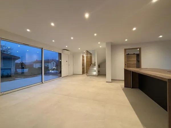 À vendre - Maison contemporaine 135 m² utile 