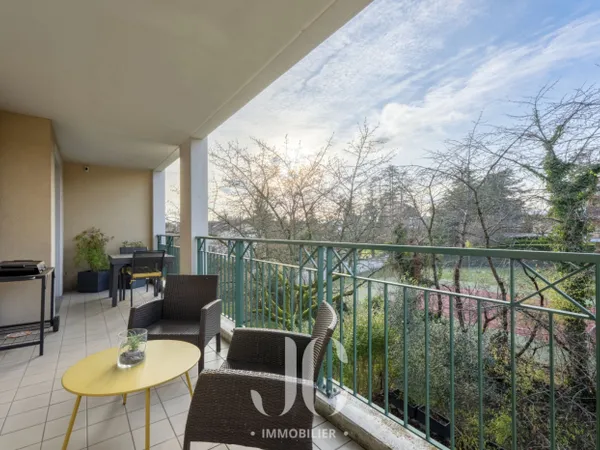 APPARTEMENT STANDING + TERRASSE 