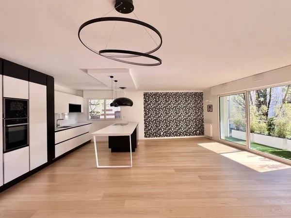 Appartement 7 pièces 166 m² 