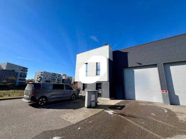 Local d'activité 268 m² 