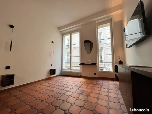 Studio rénové au coeur de l'île saint Louis 