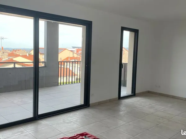 Loue appartement St Genest lerpt 