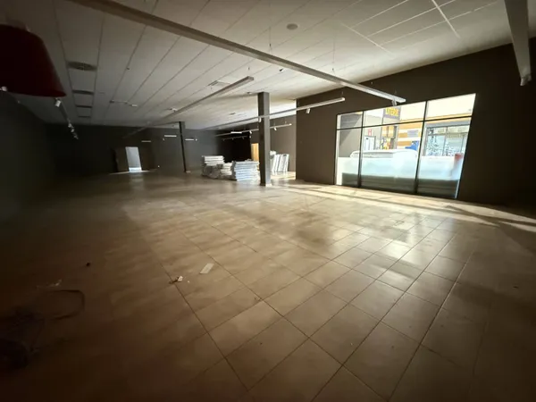 Local commercial 360 m² 