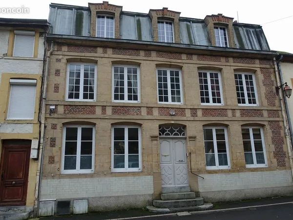 Maison centre ville de Monthermé, 212 m² habitables, terrain de 837m² avec garages et jardin 