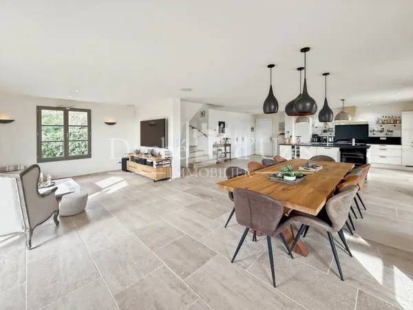 Villa 5 pièces 158 m² 