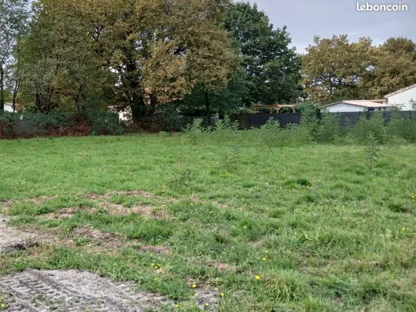 Terrain 700 m² Le Barp 