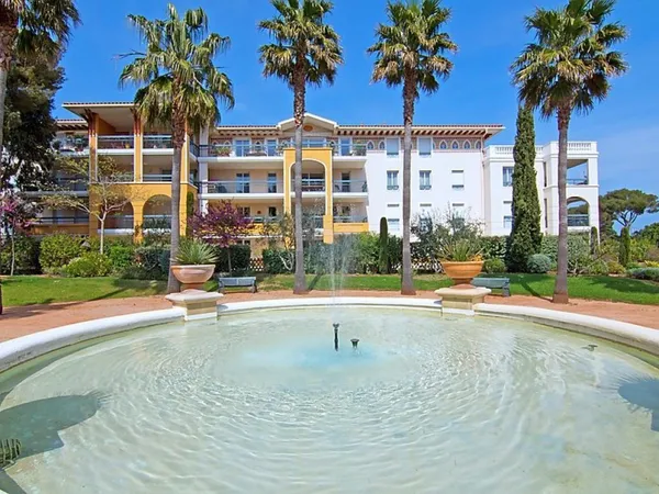 A VENDRE : Magnifique T2 de 55m2 à SAINT AYGULF - FREJUS 
