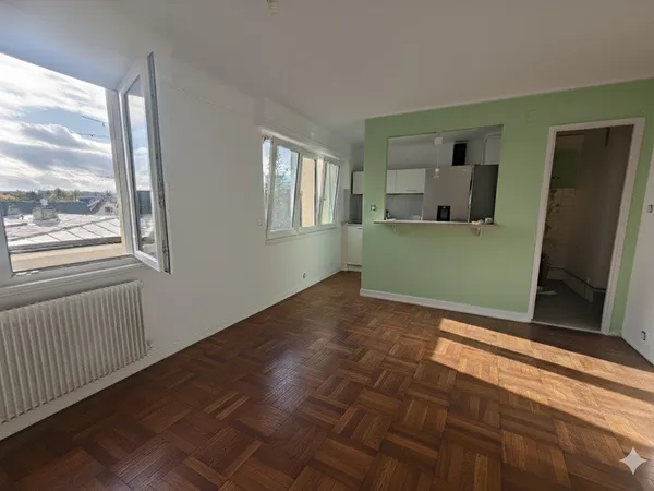 Bel appartement rénové de 30 m² - au calme 
