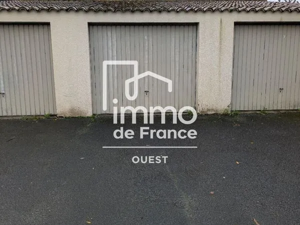 Parking/box LA ROCHE SUR YON 
