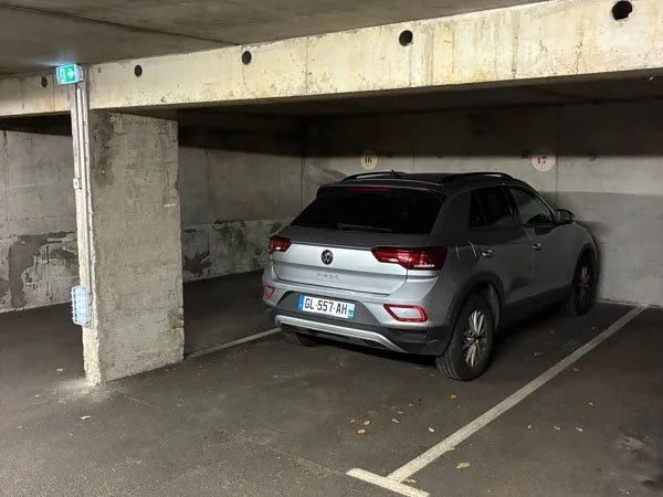Place parking couvert sécurisé paul bellamy 