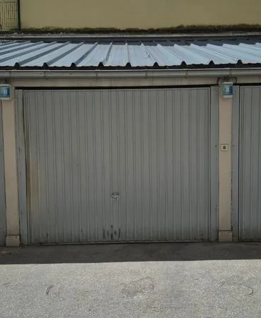 Loue garage bas rue bergson 