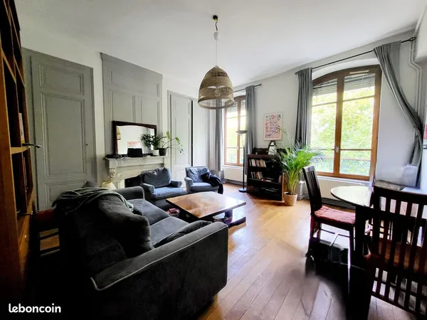 Appartement T2 avec vue sur Fourvière et le Rhône 