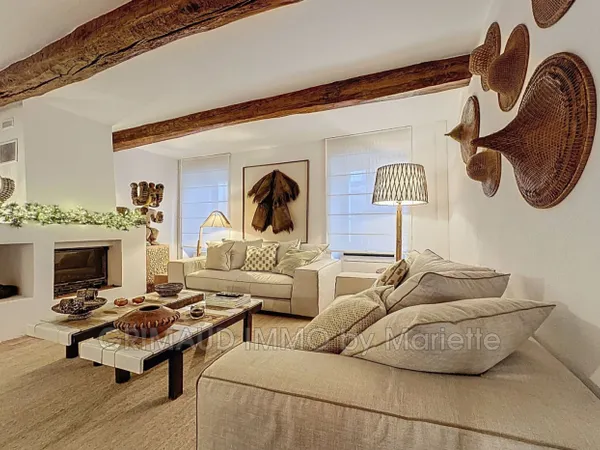 superbe maison de village avec terrasse et garage, unique 