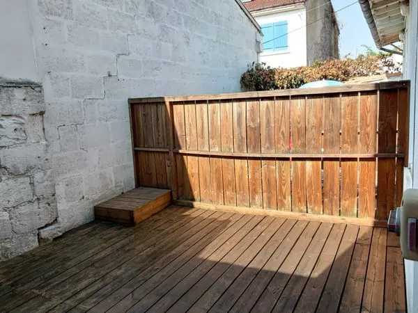 T1 Mezzanine sur cour privative - Proche barrière Judaique 
