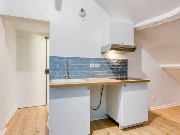 À louer : immeuble de 8 logements pour associations / entreprises 