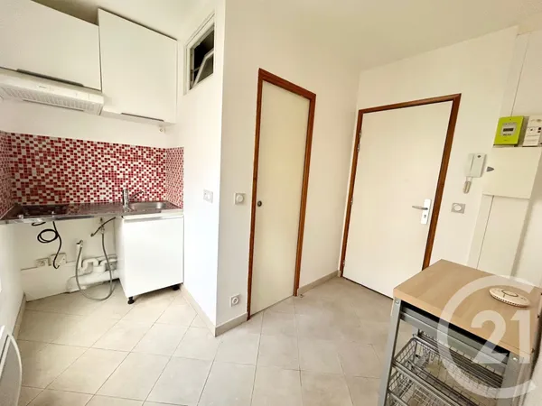 Studio 1 pièce 17 m² 