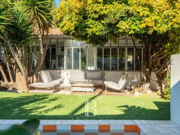 VENTE-MAISON 3 CHAMBRES-JARDIN-PISCINE- VILLAGE DE MAZARGUES-MA 