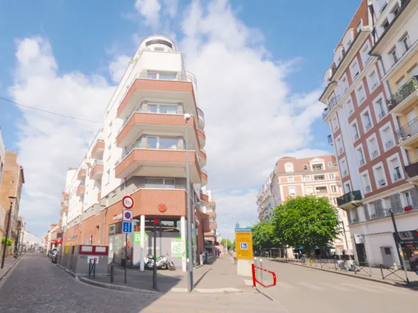 APPARTEMENT - 3 pièces 67m² - ROMAINVILLE - Place du Marché 