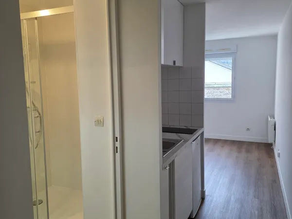 LOCATION STUDIO 20m² + PARKING EXTERIEUR 