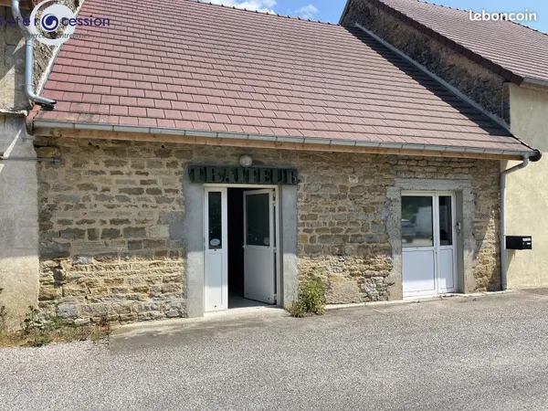 Local 400 m² DARBONNAY 