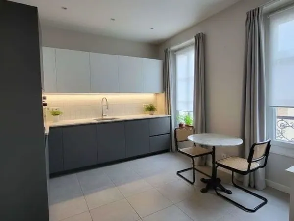 ? À deux pas des Buttes-Chaumont ? Petite copropriété de ch 