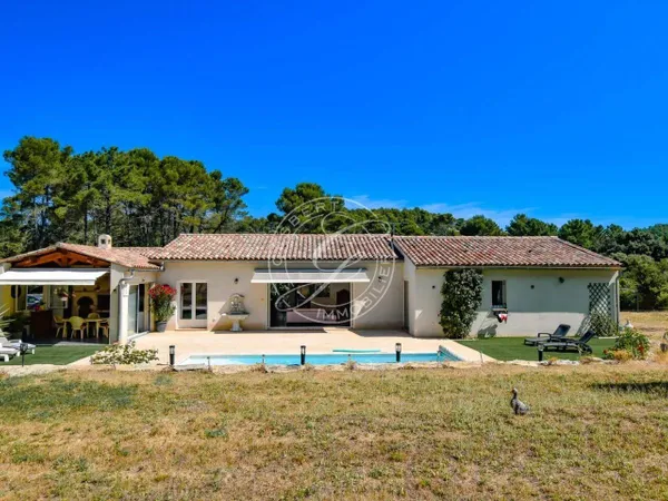 Maison de plain-pied 5 pièces 157 m² 