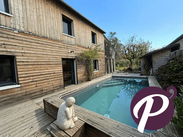 Maison avec studios et piscine 