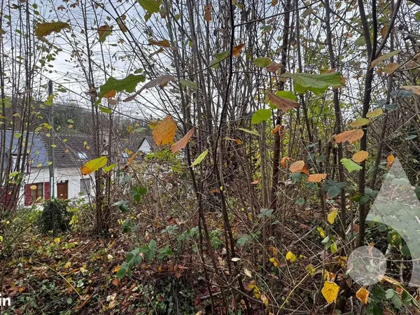 Terrain 1070 m² CREPY EN VALOIS 