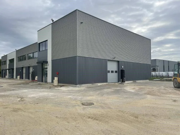 Local d'activité 532 m² 