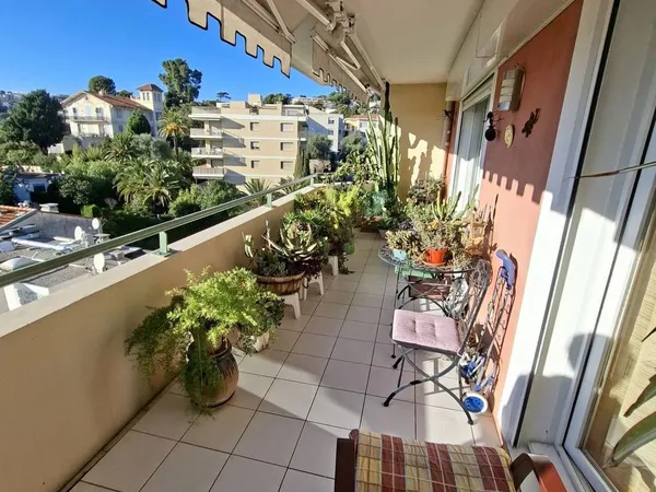 Nice - Rue de france/Baumettes - 2 pièces avec terrasse de 15m² 