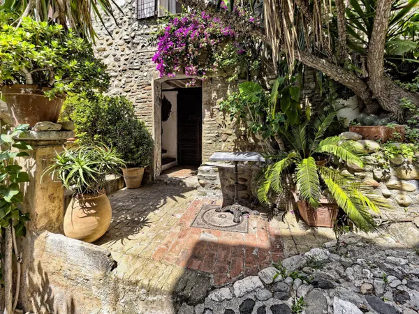 Haut De Cagnes Jolie Maison De Village Beaux Volumes Cachet 