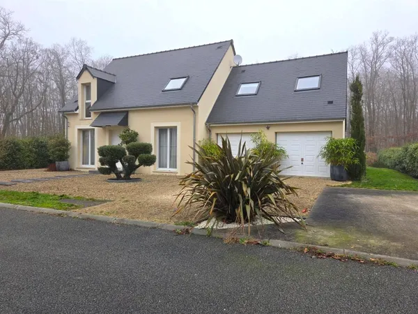 Belle construction de 2014 dans un environnement verdoyant - 4 chambres 