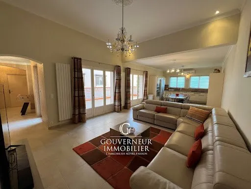 Villa 8 pièces 200 m²