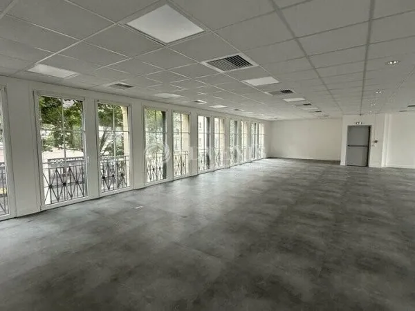 Bureaux 1624 m²