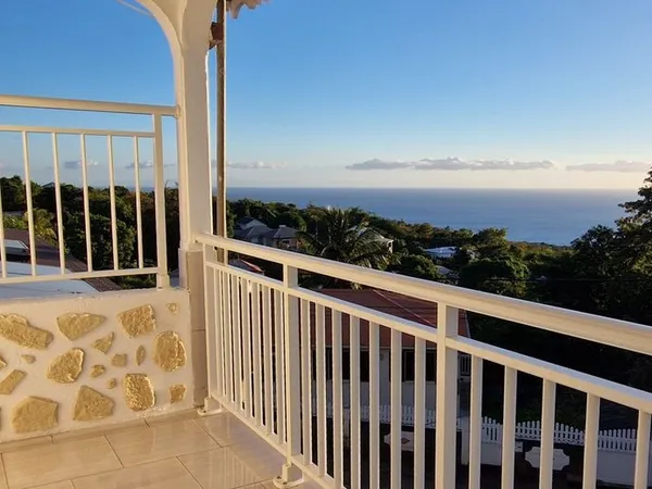 F3 meublé en duplex avec vue sur coucher de soleil (location longue durée) 