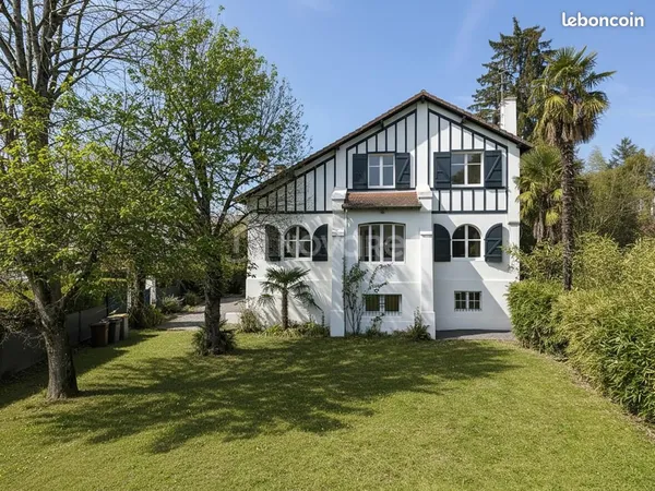 Villa 12 pièces 310 m² 